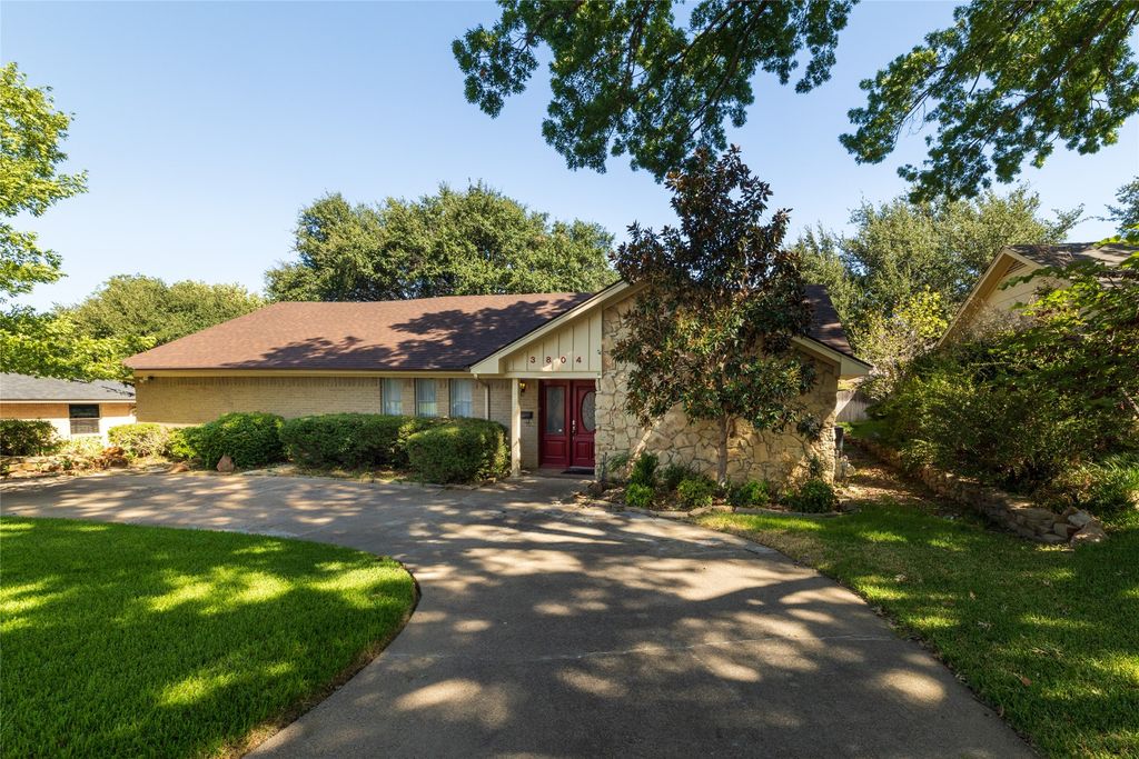 3804 Wharton Drive, Fort Worth, TX 76133 — exterior