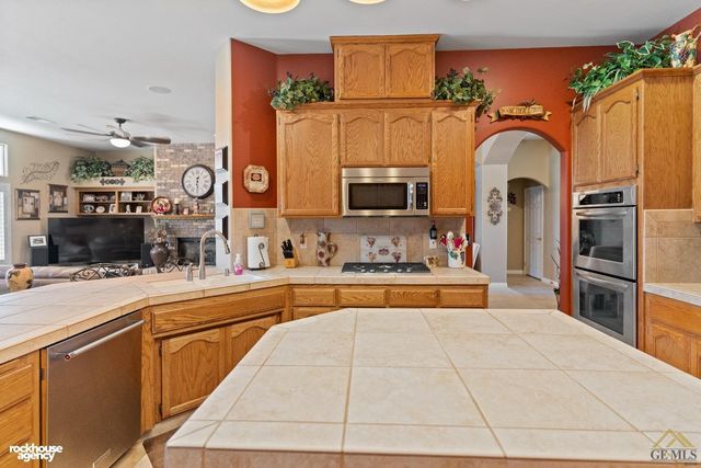 11809 Irwindale Avenue, Bakersfield, CA 93312