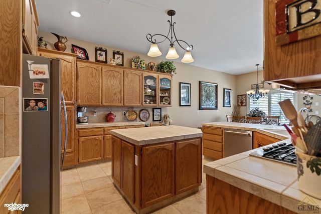 11809 Irwindale Avenue, Bakersfield, CA 93312