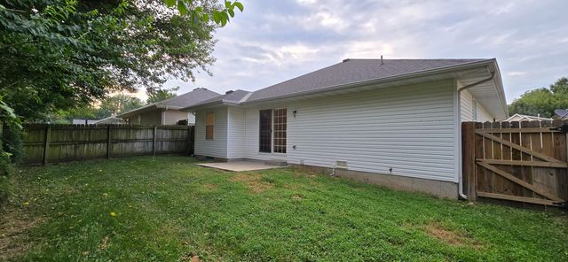 1632 E Adams Street, Springfield, MO 65803