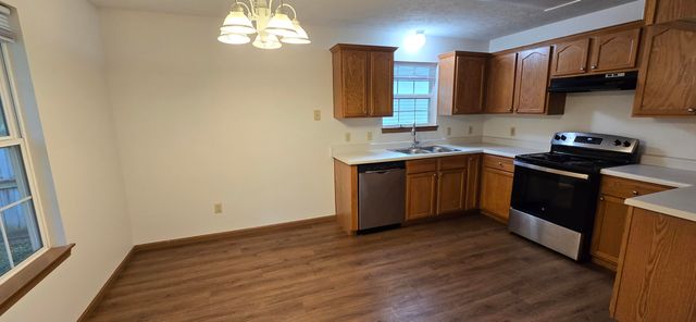 1632 E Adams Street, Springfield, MO 65803