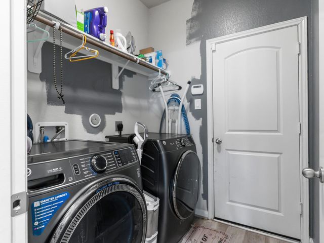 315 Woodhaven Drive, West Columbia, TX 77486