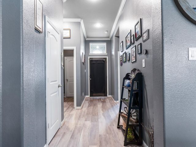 315 Woodhaven Drive, West Columbia, TX 77486