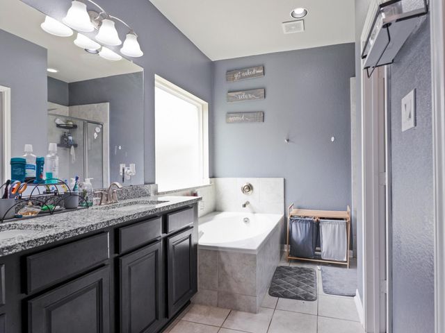 315 Woodhaven Drive, West Columbia, TX 77486