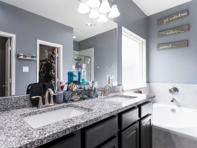 315 Woodhaven Drive, West Columbia, TX 77486