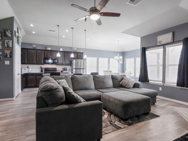 315 Woodhaven Drive, West Columbia, TX 77486