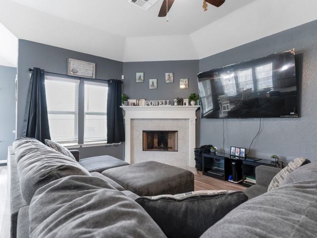 315 Woodhaven Drive, West Columbia, TX 77486