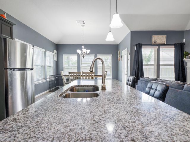 315 Woodhaven Drive, West Columbia, TX 77486