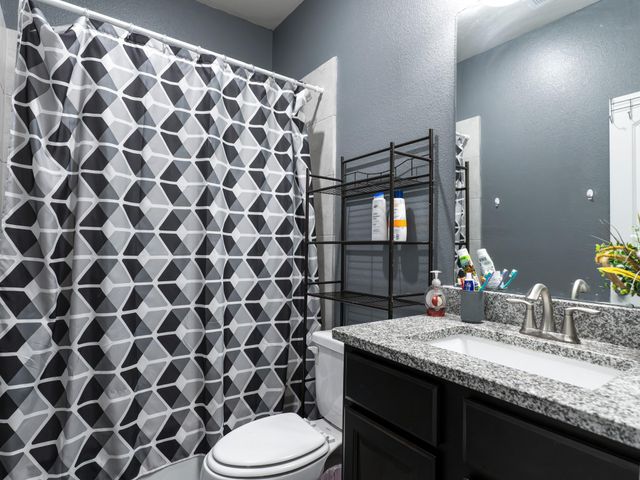 315 Woodhaven Drive, West Columbia, TX 77486