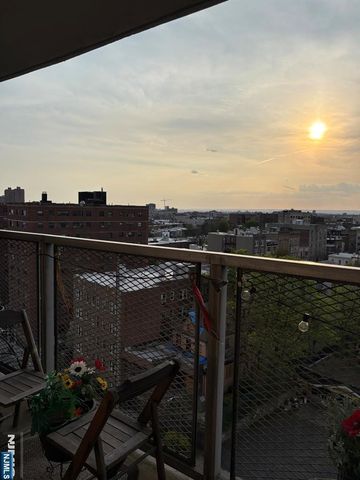 6600 Boulevard East 11J, West New York, NJ 07093