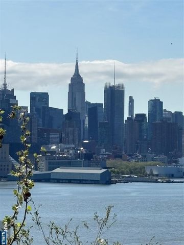 6600 Boulevard East 11J, West New York, NJ 07093