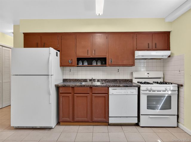 37 Carnation Drive, Nanuet, NY 10954