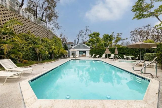 121 Santa Rosa Ct., Laguna Beach, CA 92651