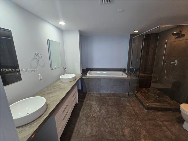 475 Brickell Ave 3407, Miami, FL 33131