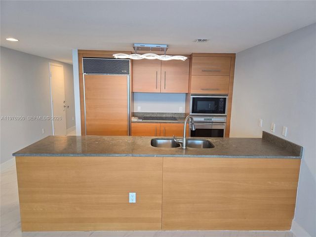 475 Brickell Ave 3407, Miami, FL 33131