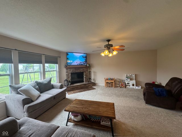 1228 Maple Trace Way, Sheridan, IN 46069