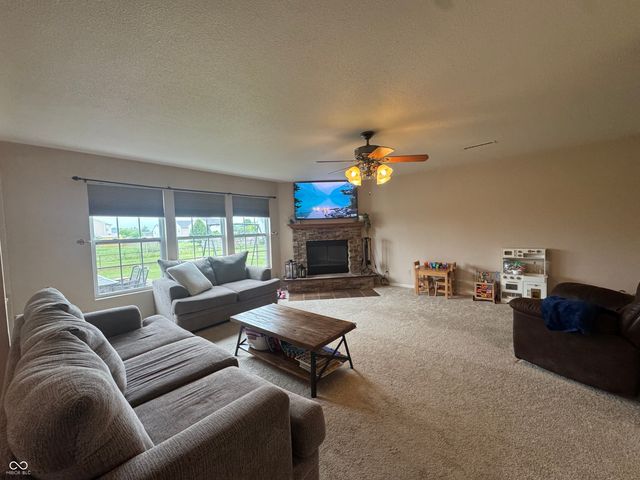 1228 Maple Trace Way, Sheridan, IN 46069