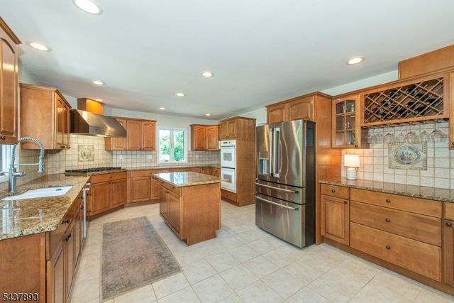 1 TULIP LN, Randolph Twp., NJ 07869