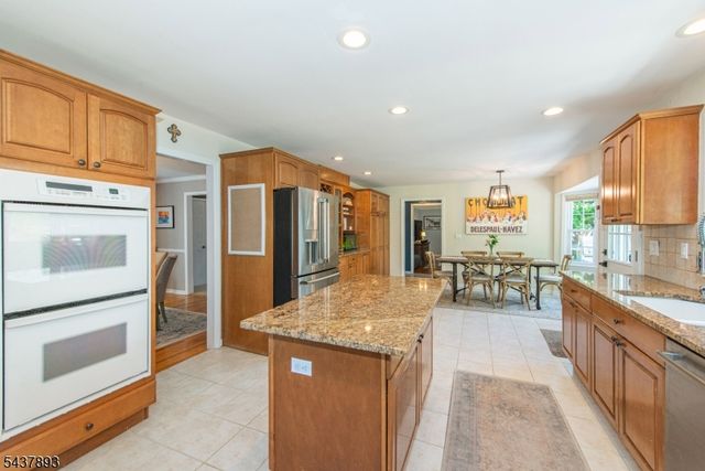 1 TULIP LN, Randolph Twp., NJ 07869