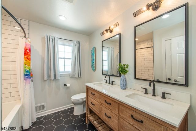 1 TULIP LN, Randolph Twp., NJ 07869