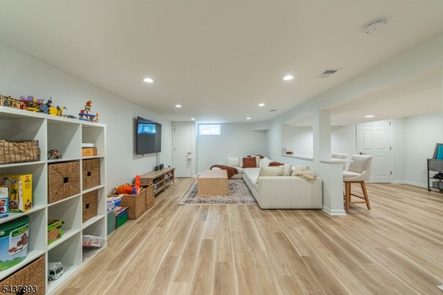 1 TULIP LN, Randolph Twp., NJ 07869