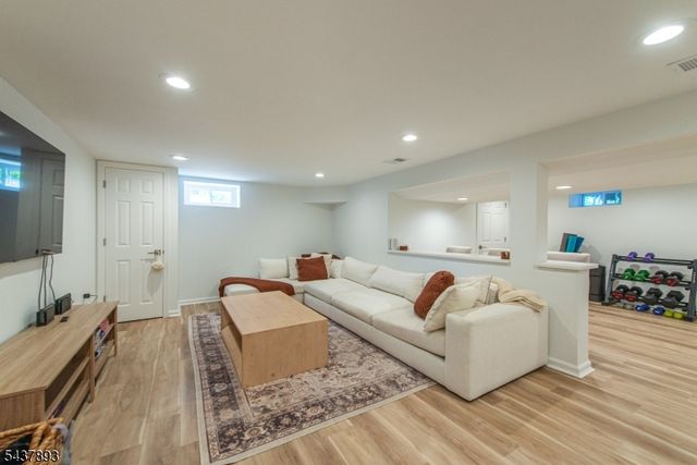 1 TULIP LN, Randolph Twp., NJ 07869