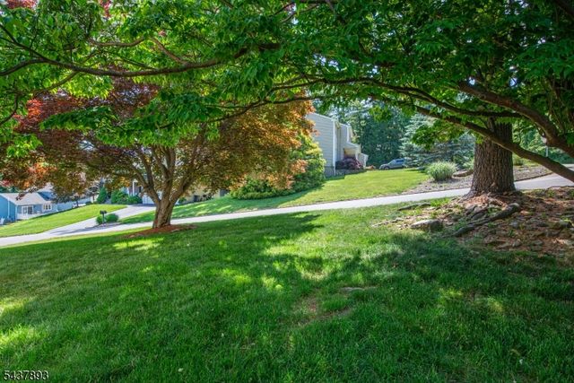 1 TULIP LN, Randolph Twp., NJ 07869