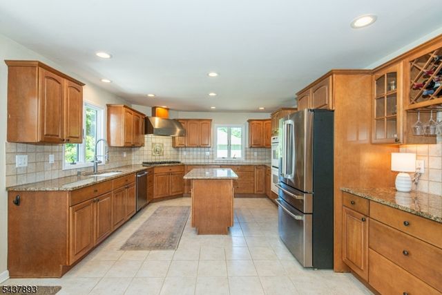 1 TULIP LN, Randolph Twp., NJ 07869