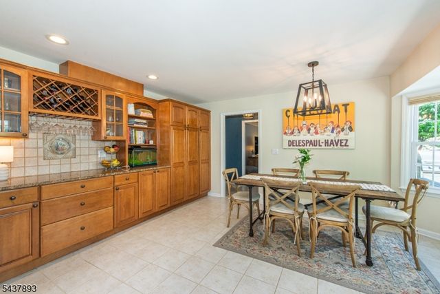 1 TULIP LN, Randolph Twp., NJ 07869