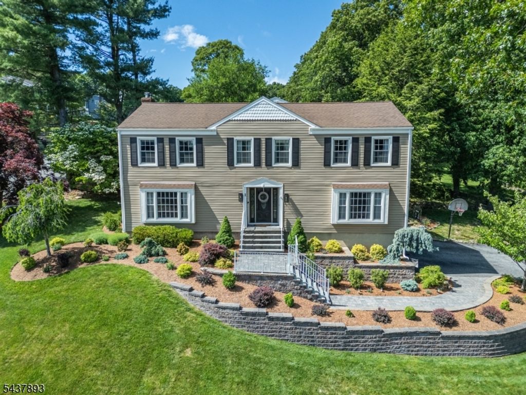 1 TULIP LN, Randolph Twp., NJ 07869