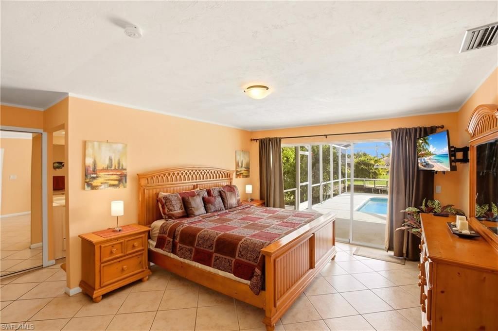 Image 12 of property listing at 1506 SE 21st TER, Cape Coral, FL 33990