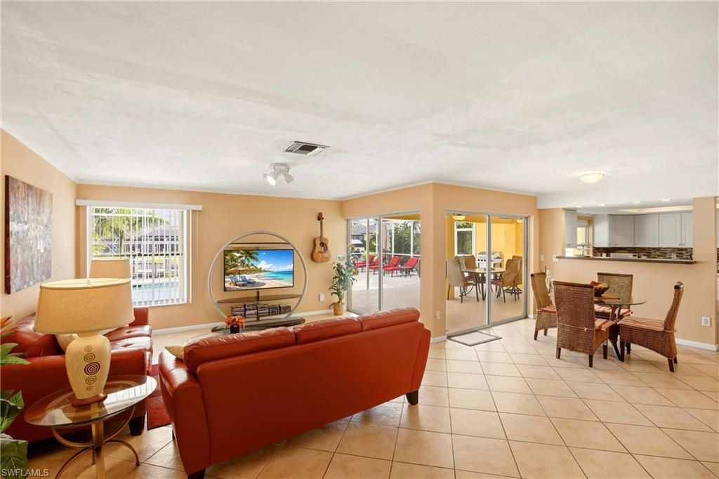 Image 5 of property listing at 1506 SE 21st TER, Cape Coral, FL 33990