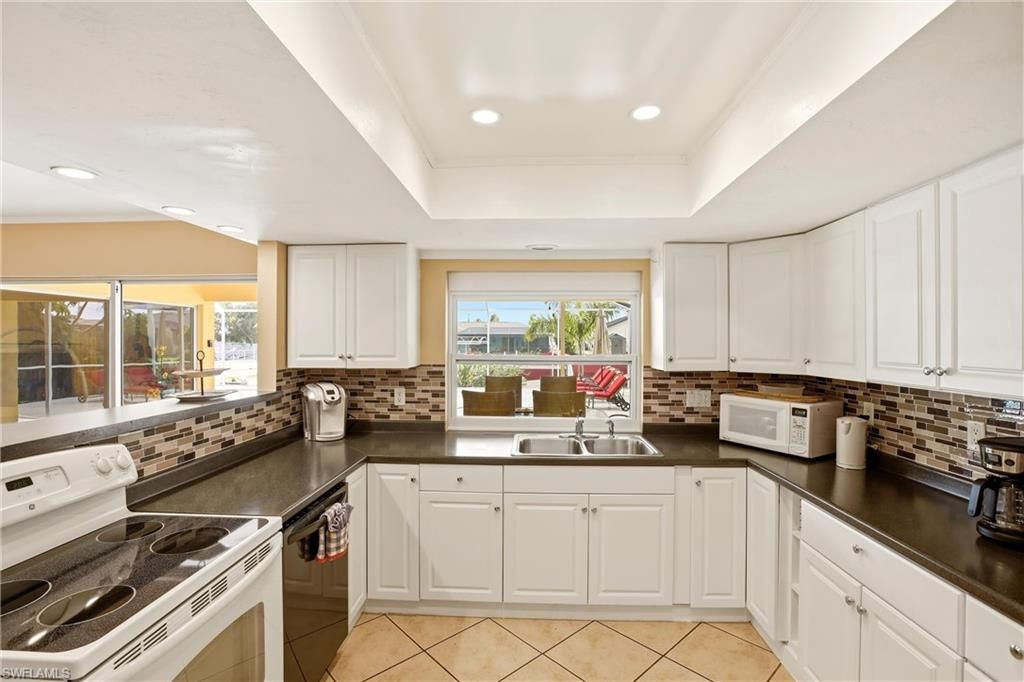 Image 6 of property listing at 1506 SE 21st TER, Cape Coral, FL 33990