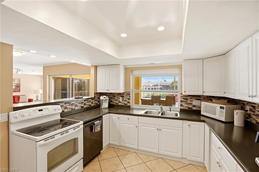 Image 7 of property listing at 1506 SE 21st TER, Cape Coral, FL 33990