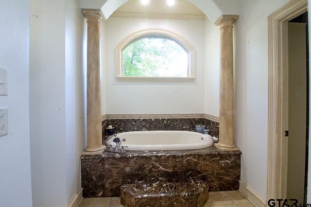4045 Stonegate Blvd, Tyler, TX 75703