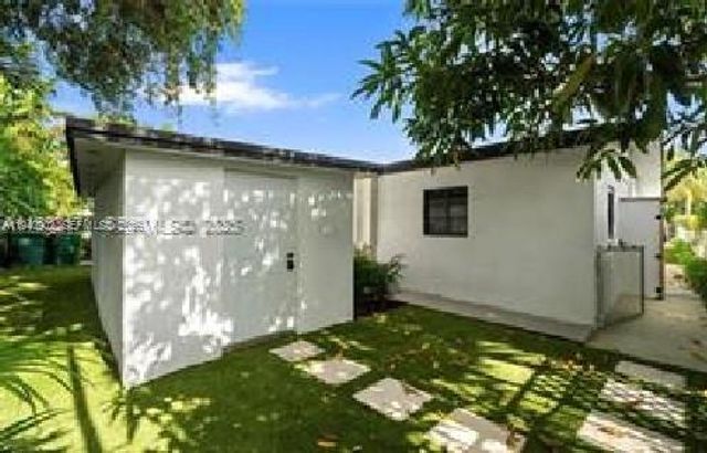 2442 SW 3rd St 4, Miami, FL 33135