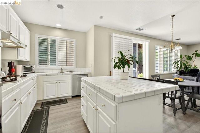 4987 Stewartville Dr, Antioch, CA 94531