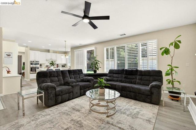 4987 Stewartville Dr, Antioch, CA 94531