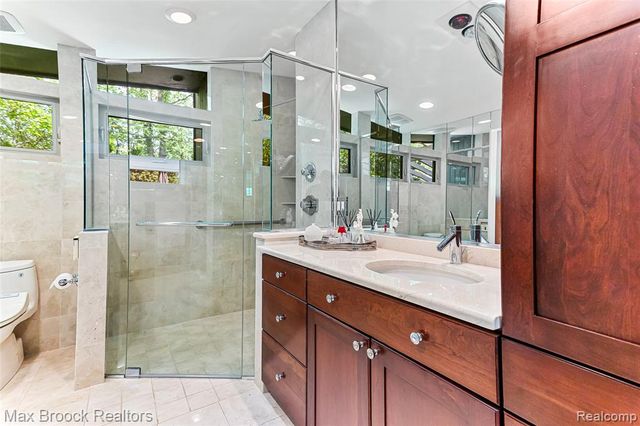 20 Martell Drive, Bloomfield Hills, MI 48304