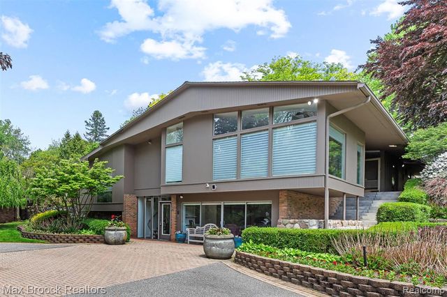20 Martell Drive, Bloomfield Hills, MI 48304