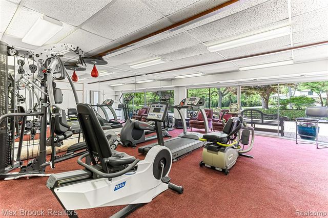 20 Martell Drive, Bloomfield Hills, MI 48304