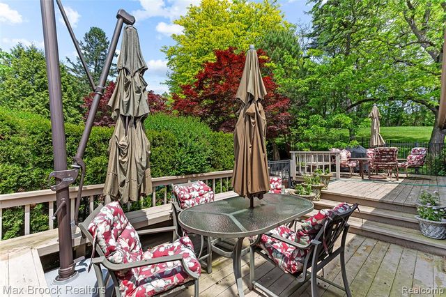 20 Martell Drive, Bloomfield Hills, MI 48304