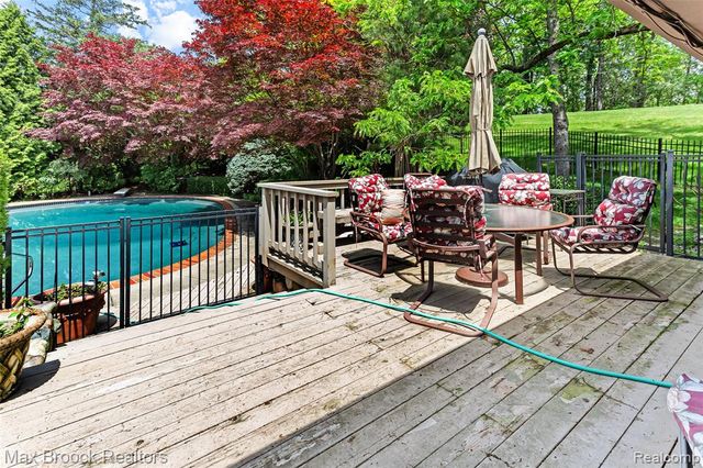 20 Martell Drive, Bloomfield Hills, MI 48304
