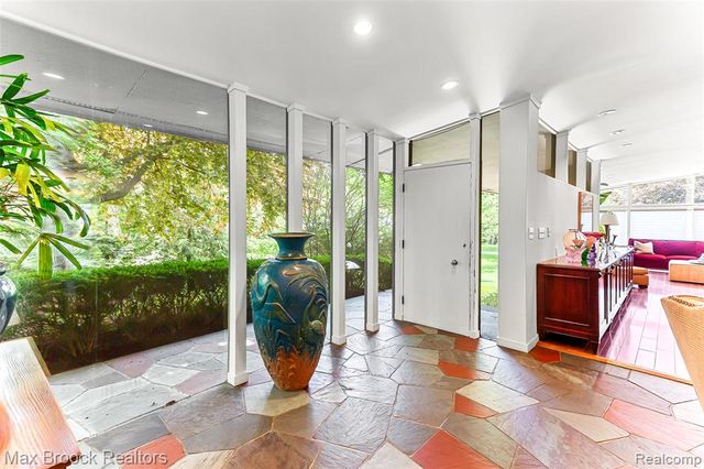 20 Martell Drive, Bloomfield Hills, MI 48304