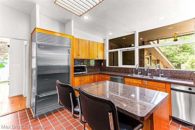 20 Martell Drive, Bloomfield Hills, MI 48304