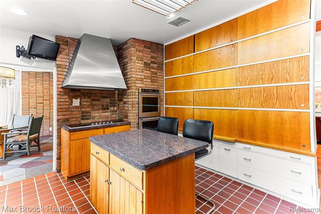 20 Martell Drive, Bloomfield Hills, MI 48304
