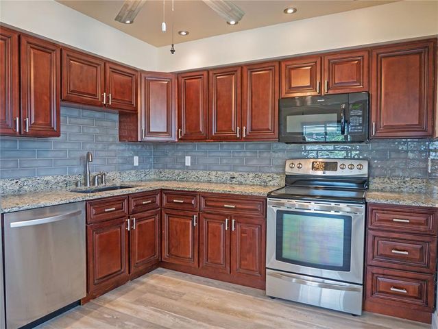 8759 ORIENT WAY NE, St Petersburg, FL 33702