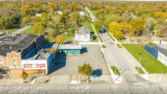 14241 E JEFFERSON Avenue, Detroit, MI 48215