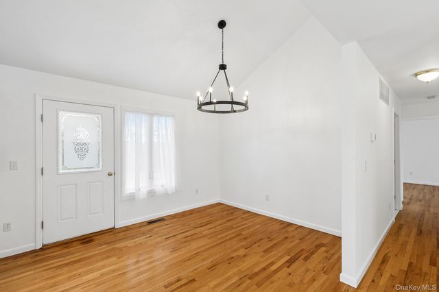 4 Carols Way, Hampton Bays, NY 11946