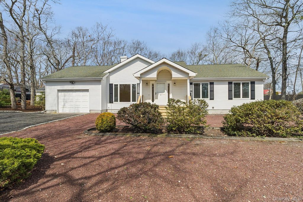 4 Carols Way, Hampton Bays, NY 11946